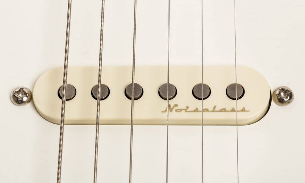 15 Fender Player Plus Stratocaster 016 FIN
