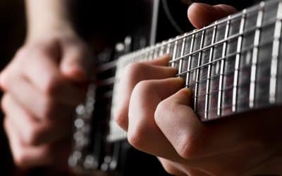 Esercitarsi con la chitarra quotidianamente: due esercizi consigliati