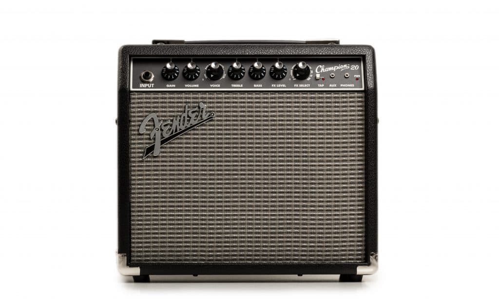 Il Fender Champion 20 è un amplificatore a cassa frontale con i controlli accessibili dalla parte anteriore.