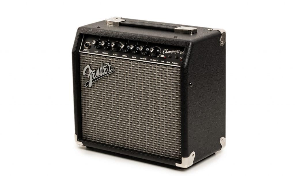 Il classico design Fender gli conferisce una certa impronta vintage, ma i valori interni lo rendono versatile dal jazz al metal.