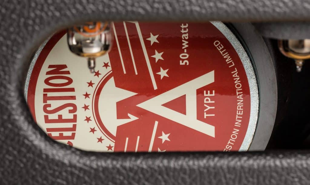L'altoparlante integrato è un Celestion A-Type da 12".