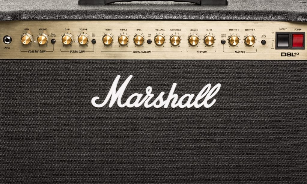 Il pannello di controllo presenta la consueta disposizione dei combo Marshall, ovvero è completamente invertito a specchio rispetto alla parte superiore.