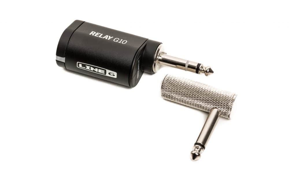 Non tutti i modelli di chitarra sono ideali per l'utilizzo di una spina jack diritta, per cui è incluso un adattatore angolato.
