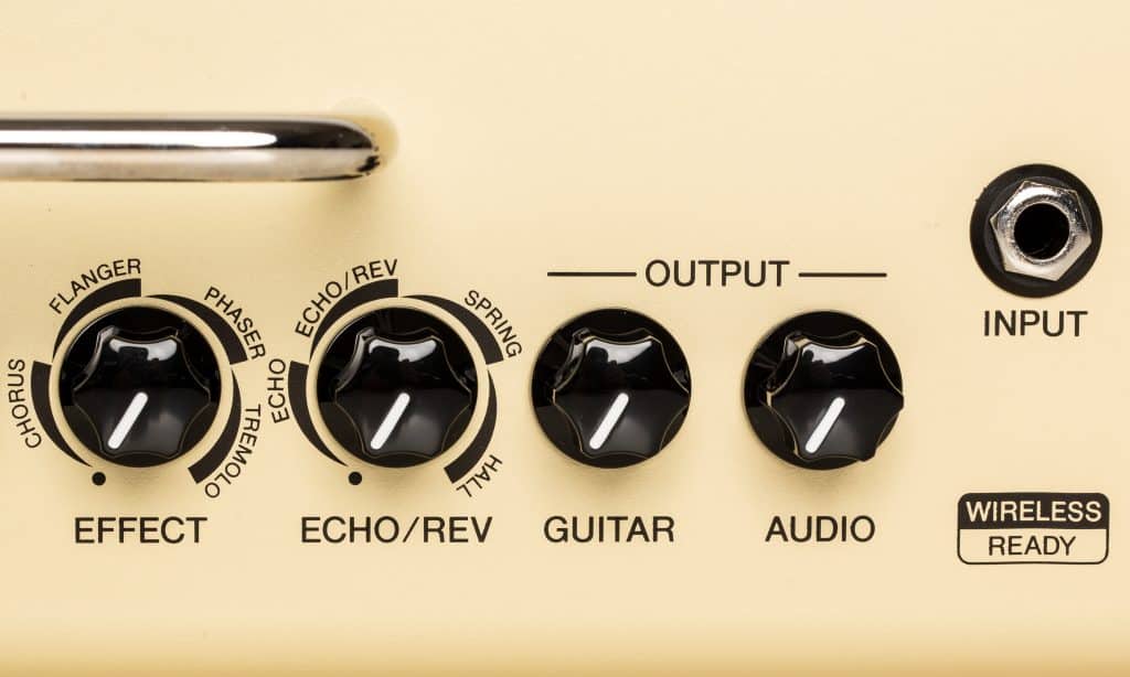 Il segnale della chitarra e il segnale audio del dispositivo di riproduzione possono essere regolati separatamente.