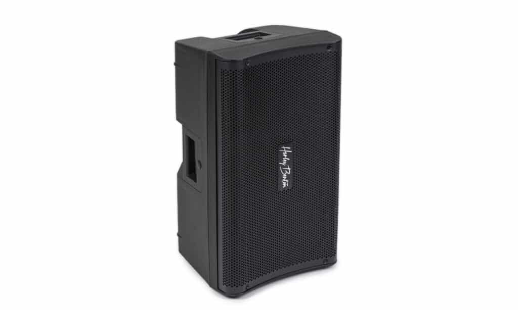 L'Harley Benton FRFR-112A si presenta in plastica nera…