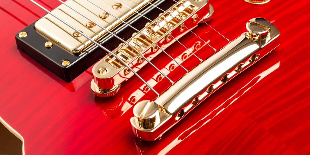 Come regolare l’action delle corde sul ponte della chitarra e del basso