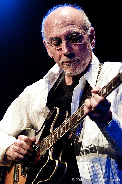 Larry Carlton