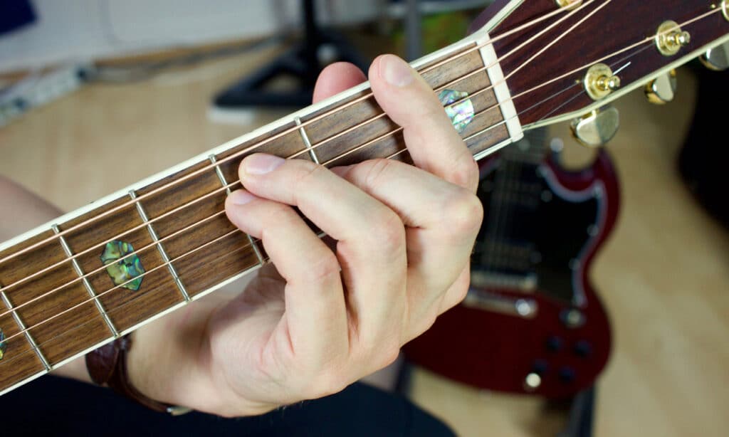 Barre-Akkorde_auf_der_Gitarre_richtig_greifen
