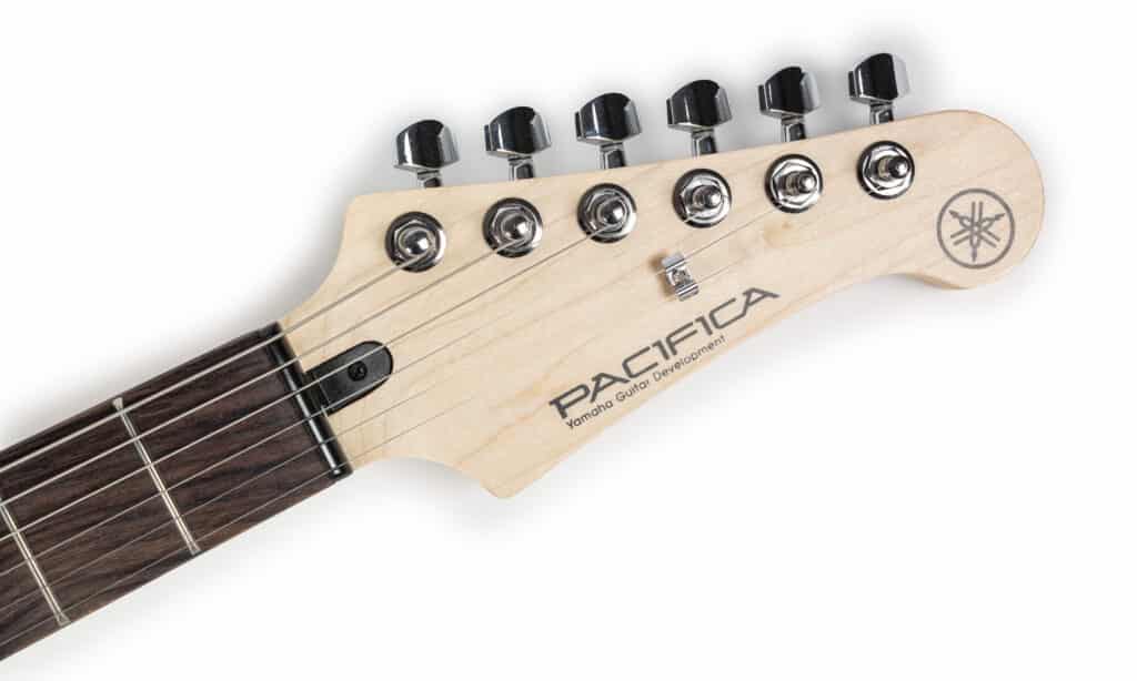 Produktfotos 514359 Yamaha Pacifica 112V BL RL