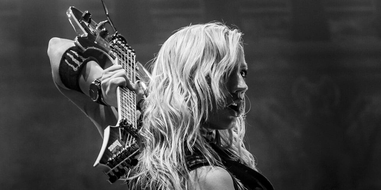 Superando gli stereotipi: chitarriste donne che hanno stravolto le regole del gioco 