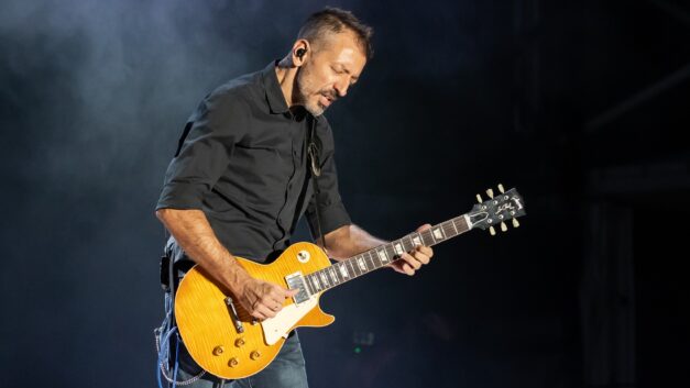 Giuseppe Scarpato: 10 canzoni inaspettate e sorprendenti con il tocco di un fuoriclasse della chitarra