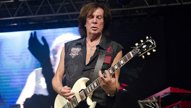 Maurizio Solieri ospite al booth di Planet Guitar al Guitar Show 2025