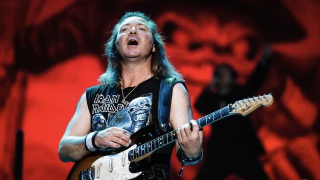 La chitarra regalata ad Adrian Smith negli anni ’80 continua a suonare in tutto il mondo con gli Iron Maiden