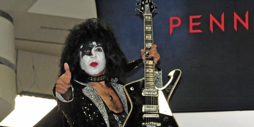 Dalla Gibson all' Ibanez. Paul Stanley ci racconta come è passata dal marchio americano a quello giapponese e come è nata la sua signature.