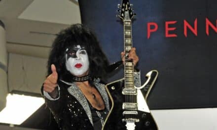 Paul Stanley e il passaggio inaspettato da Gibson a Ibanez: una svolta che ha fatto la storia