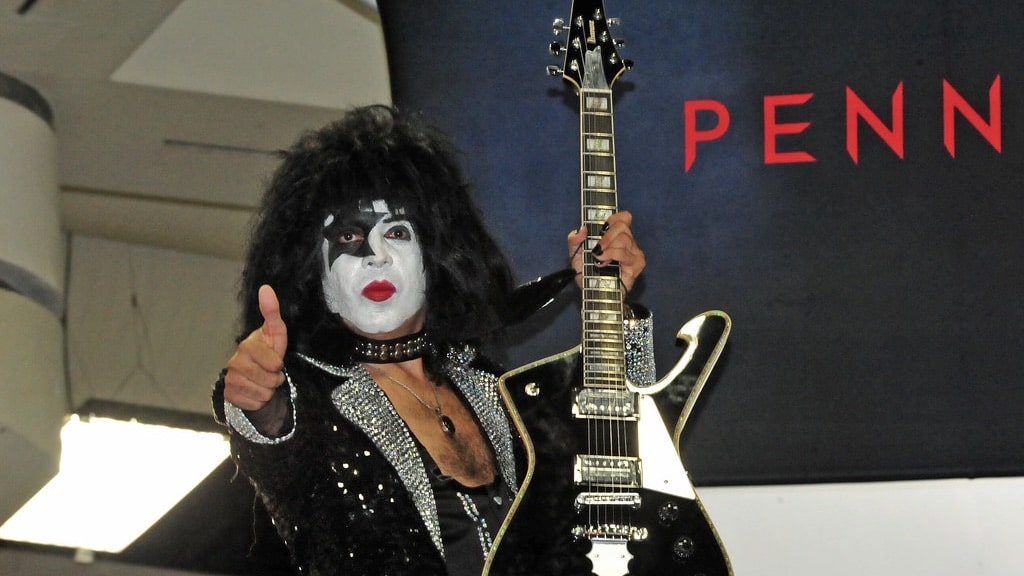 Paul Stanley e il passaggio inaspettato da Gibson a Ibanez: una svolta che ha fatto la storia