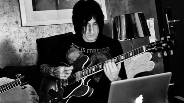 Richard Fortus: pickup fusi durante un live dei Guns N’ Roses