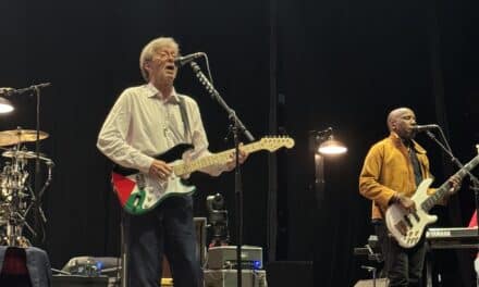 No, Eric Clapton non è in sedia a rotelle! Slowhand più in forma che mai