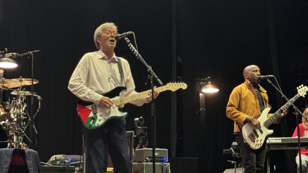 No, Eric Clapton non è in sedia a rotelle! Slowhand più in forma che mai