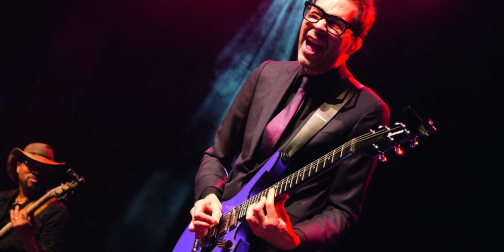 Intervistato dal team di Planet Guitar, Paul Gilbert racconta che il suo ultimo album è quasi pronto. Il motto: "Make it singable!"
