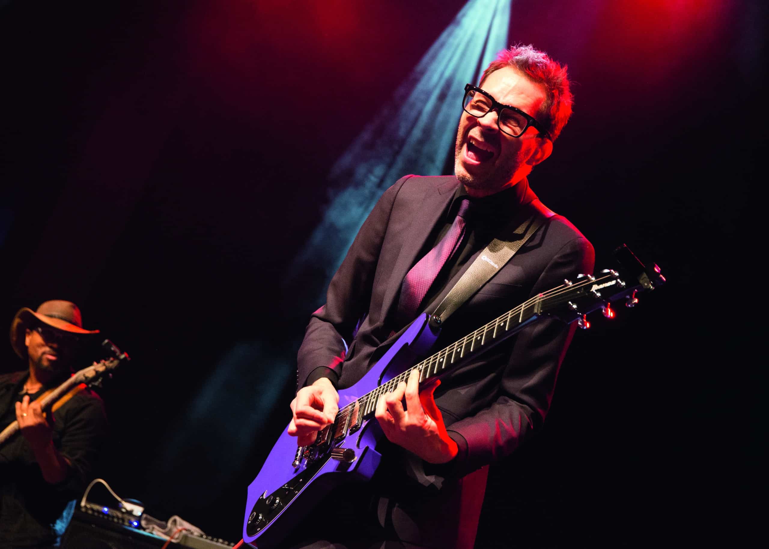 Intervistato dal team di Planet Guitar, Paul Gilbert racconta che il suo ultimo album è quasi pronto. Il motto: "Make it singable!"