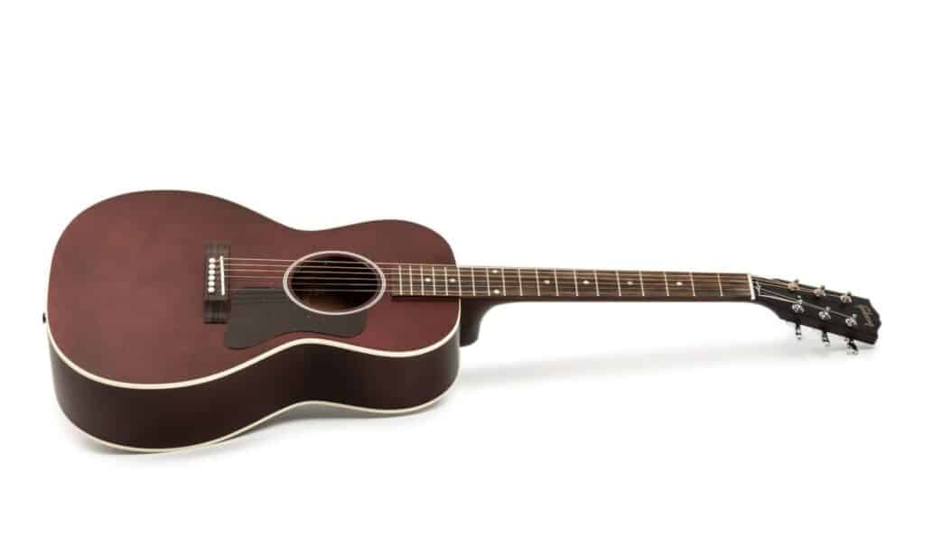 La L-00 Special ha un design più compatto e un prezzo che si colloca nella fascia bassa del segmento delle chitarre acustiche Gibson