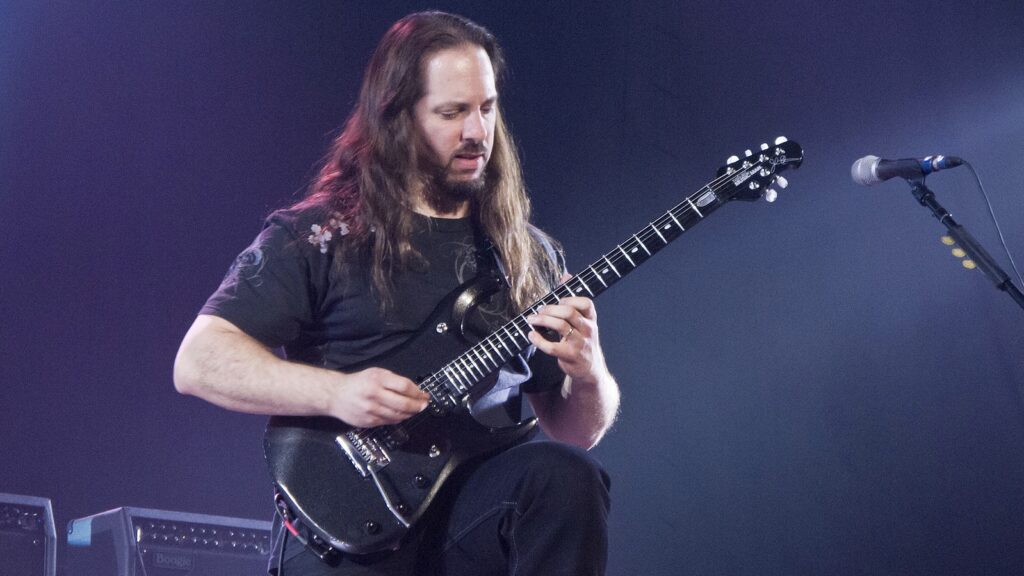 La serie JP15 di Ernie Ball Music Man, progettata in collaborazione con John Petrucci dei Dream Theater, si arricchisce nel 2025 con nuove finiture e una versione limitata Ball Family Reserve (BFR), mantenendo l’eccellenza costruttiva e la versatilità sonora che l’hanno resa famosa.