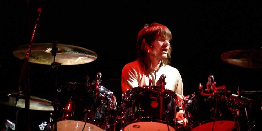 Zak Starkey, batterista degli Who e figlio del Beatle Ringo Starr, licenziato due volte in pochi giorni per dei presunti errori