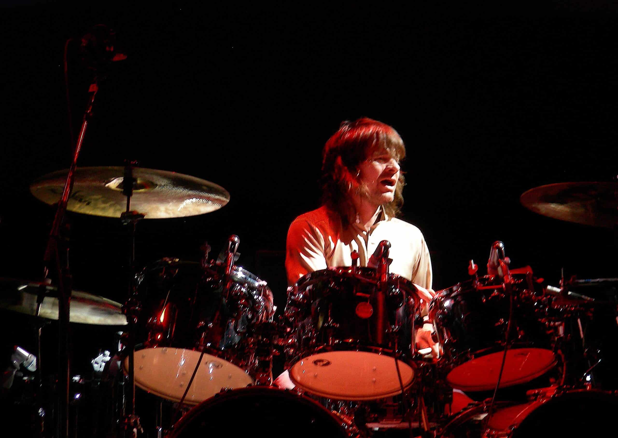 Zak Starkey, batterista degli Who e figlio del Beatle Ringo Starr, licenziato due volte in pochi giorni per dei presunti errori