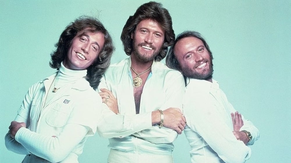 I Bee Gees saranno presto raccontati al cinema grazie a Ridley Scott. A novembre 2025 avranno inizio le riprese del film che parlerà della storia della storica band. Tre fratelli dallo straordinario talento che hanno fatto la storia saranno i protagonisti di questo attesissimo film.
