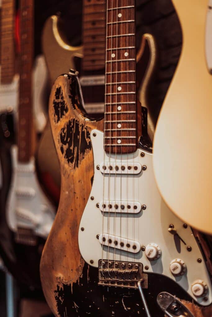 free-photo-of-cords-of-electric-guitar