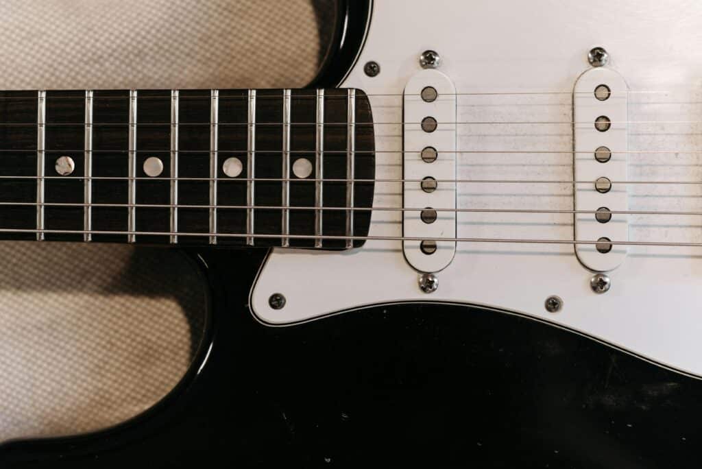 PRS - FENDER In studio da Rick Beato Paul Reed Smith mette a confronto 4 Fender vintage e la sua Silver Sky SE. Quale avrà la meglio?