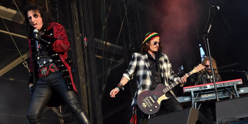 Tutto il mondo del rock e del meta ha sofferto l'addio di Ozzy Osbourne. Anche Johnny Depp omaggia la sua carriera.