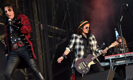 Johnny Depp e Alice Cooper rendono omaggio a Ozzy Osbourne con una cover di Paranoid a Londra