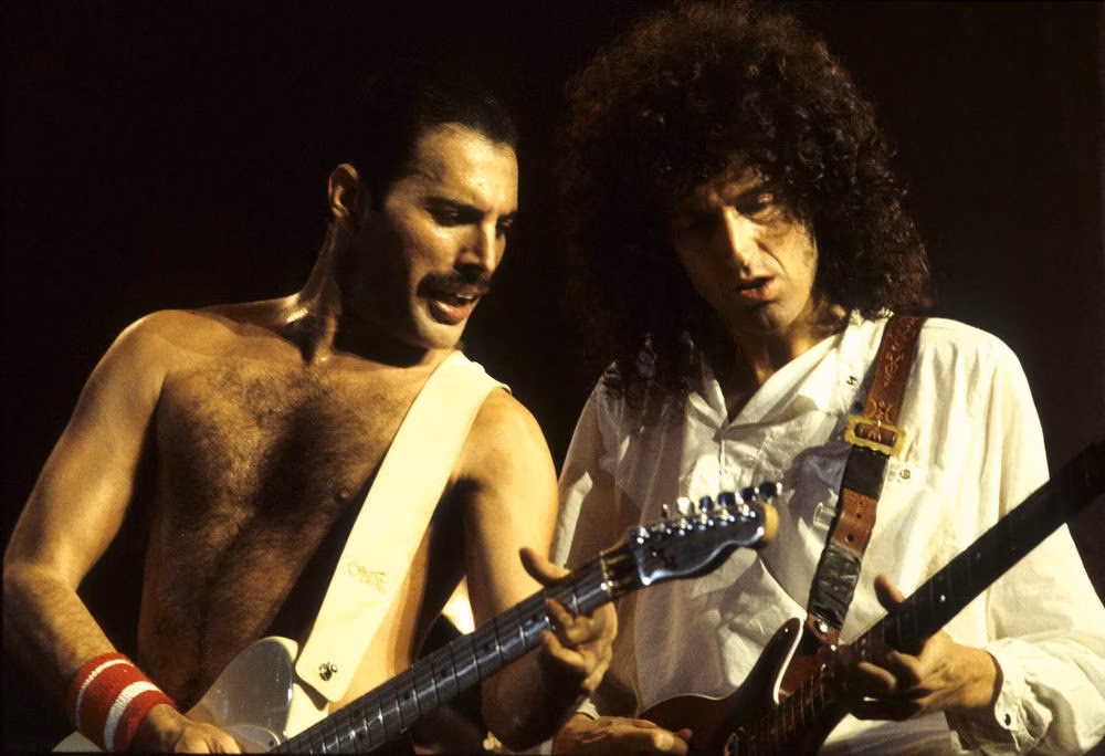 Un' affermazione scuote il mondo del rock e dei membri dei Queen in particolare. Brian May e la mmoglie non riescono a crederci.