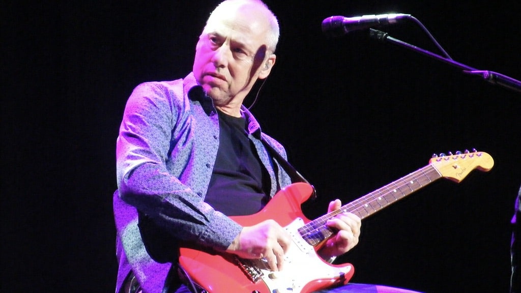 “No, non posso accettarla”… Mark Knopfler e la chitarra che gli è stata regalata, dalla quale non riesce più a separasi…