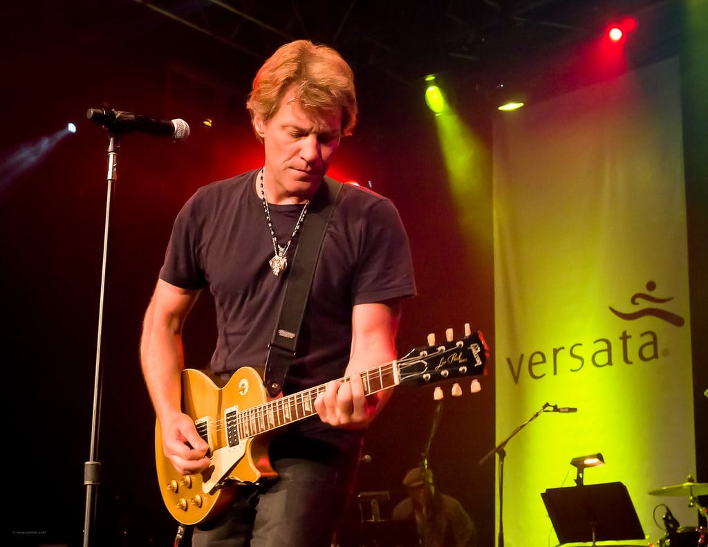 Il primo chitarrista da studio di Jon Bon Jovi non è mai stato sul palco con lui. Ecco perché. Ce lo dice Tim Pierce stesso...