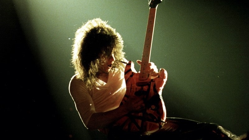 “Suonare più veloce che puoi non ha molto valore per me”. È quanto dice il padre dello shred, Eddie Van Halen, in un’intervista del 1991