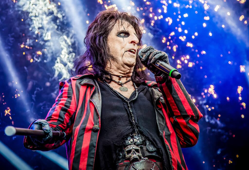 a domanda "Chi è ilmiglior chitarrista di sempre?" Alice Cooper ha la risposta pronta. Scopri chi è e perché!