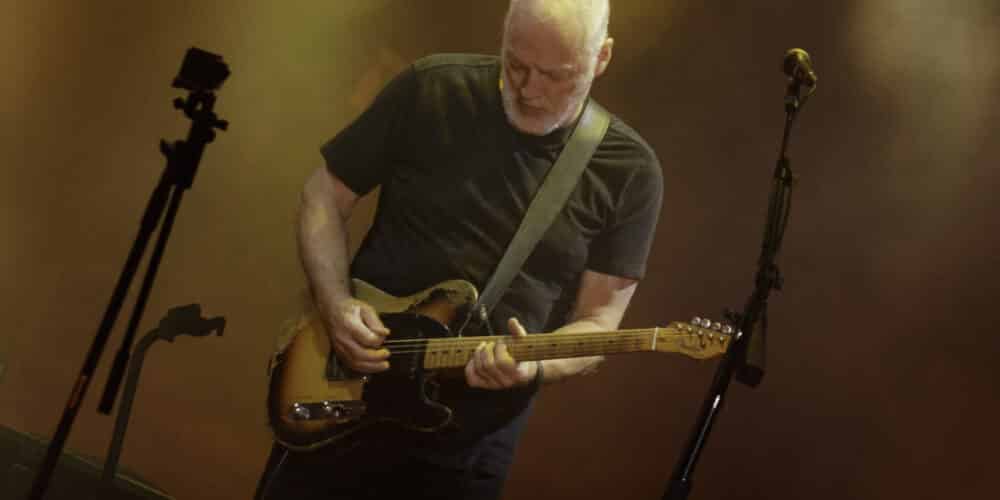 Lo storico chitarrista dei Pink Floyd, David Gilmour, parla dell'influenza deche il blues di Clapton e Hendrix ha avuto su di lui.