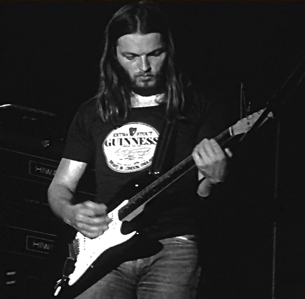 Oggi ripercorriamo la storia di David Gilmour, chitarrista dei Pink Floyd, anallizzando influenze, suono e strumentazione.