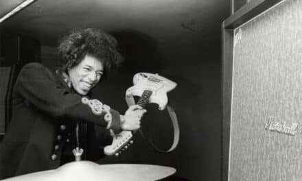 “Clapton è meglio di te”, l’urlo rivolto a Jimi Hendrix e la prima volta che ha distrutto la chitarra