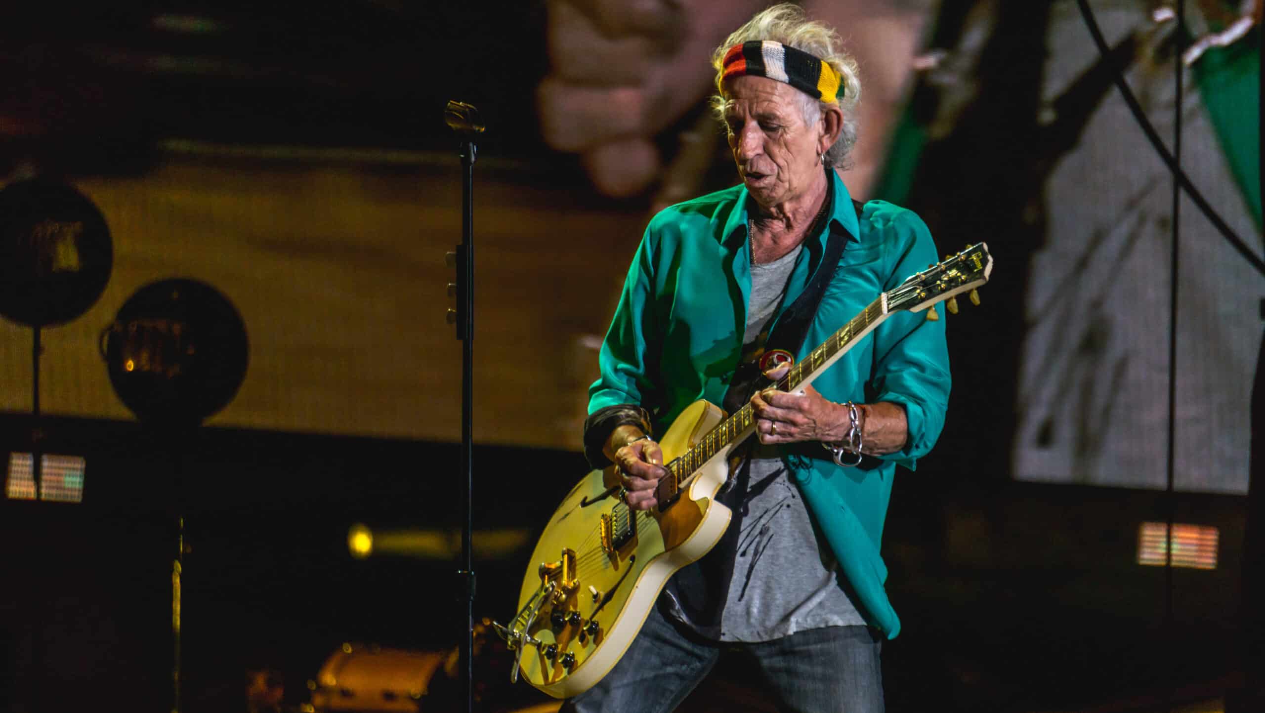 I Rolling Stones hanno fanno la storia della musica con i loro riff e le loro melodie. Complice di tutto ciò è il chitarrista Keith Richards.