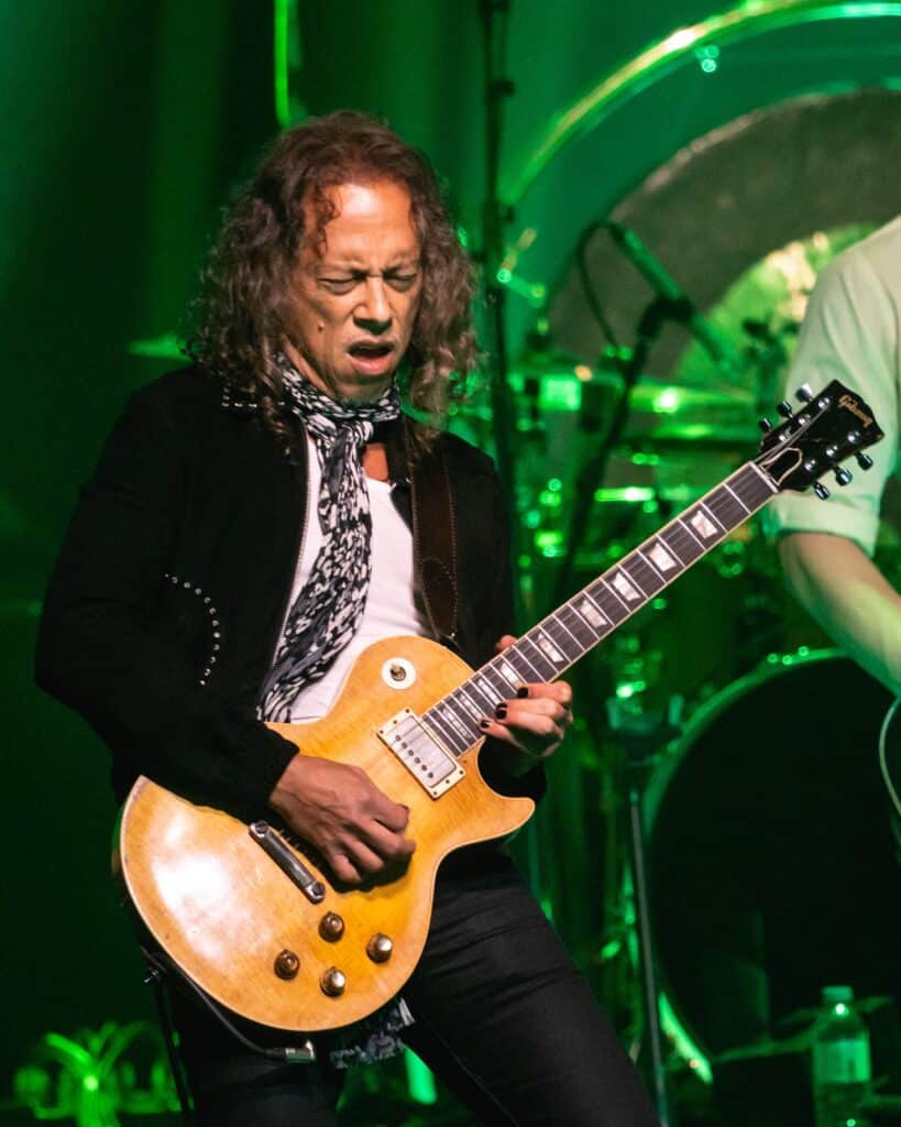 Il CEO Gibson realizza una chitarra unica per Kirk Hammett e la notte dei Black Sabbath che verrà messa all'asta per beneficenza.
