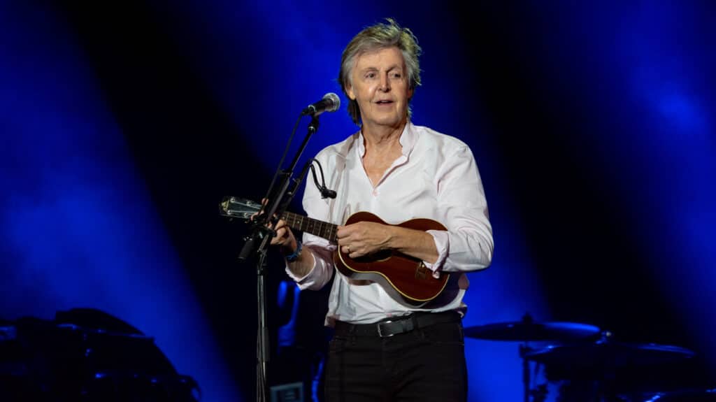 Paul McCartney, spiega cosa lo spinge ancora ad andare avanti e ricorda l’aiuto di John Lennon nei momenti di difficoltà.