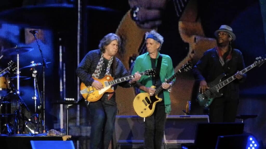 La chitarra che ha fatto la storia tra le mani di leggende come Keith Richards, rubata nel '72, è riapparsa nella collezione del MET.