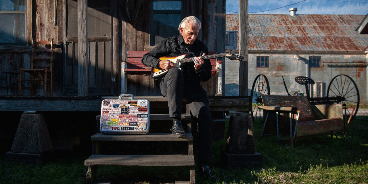 Intervista a Charlie Musselwhite: le feste con Elvis, le jam con Muddy e i fantasmi nel suo nuovissimo album…