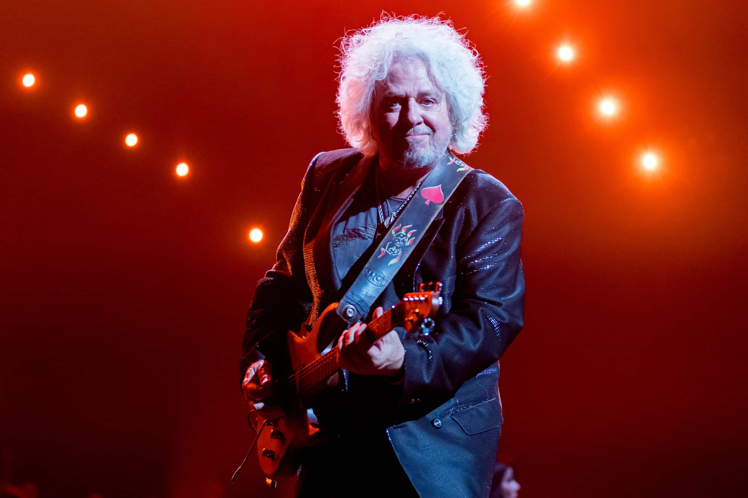 Steve Lukather è uno dei turnisti più registrati di ssempre. Oggi scopriamo come si è aperto le porte con l'assolo di A Clue