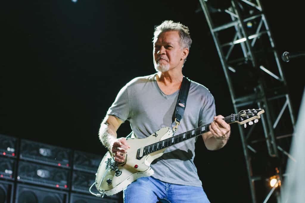 In una recente  intervista l'ingegnere del suono dei Van Halen racconta come è stato lavorare con Eddie e svela alcuni loro trucchi