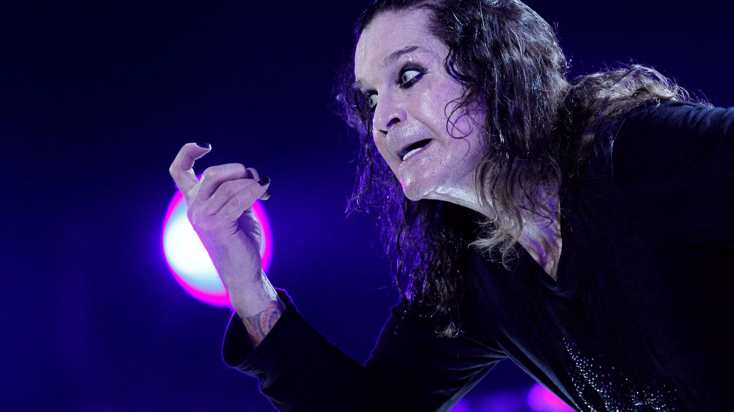 Geezer Butler, il bassista dei Black Sabbath ricorda Ozzy Osbourne come un grande compagno di avventure e di risate